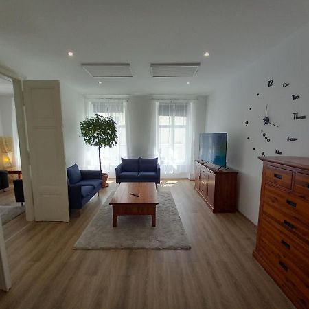 Korvin One Apartman Pápa Exterior foto